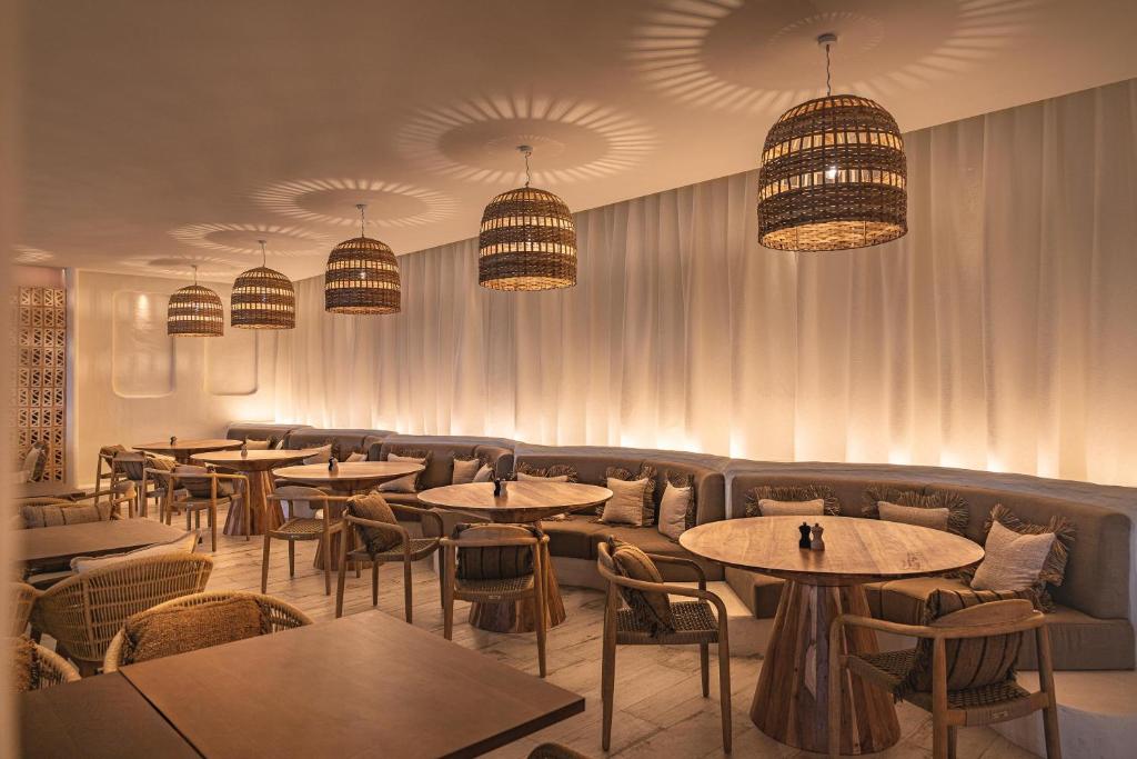 Restaurace v ubytování DAIA Slow Beach Hotel Conil - Adults Only Recommended