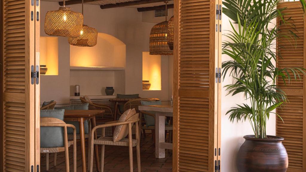 Restaurace v ubytování DAIA Slow Beach Hotel Conil - Adults Only Recommended