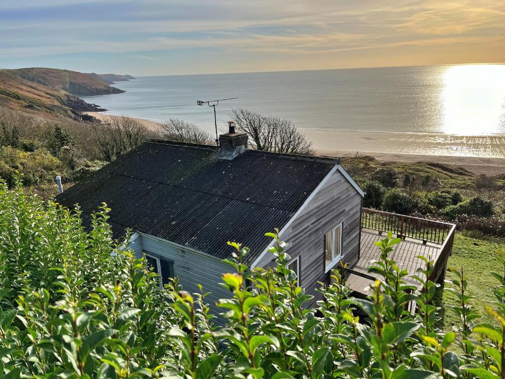 a small house on the side of a beach at Finest Retreats - Beach Cove in Hodgeston