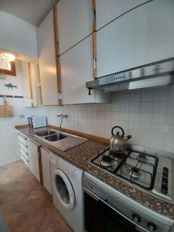Kuchyň nebo kuchyňský kout v ubytování CASA MARGOT(RELAX CON VISTA)