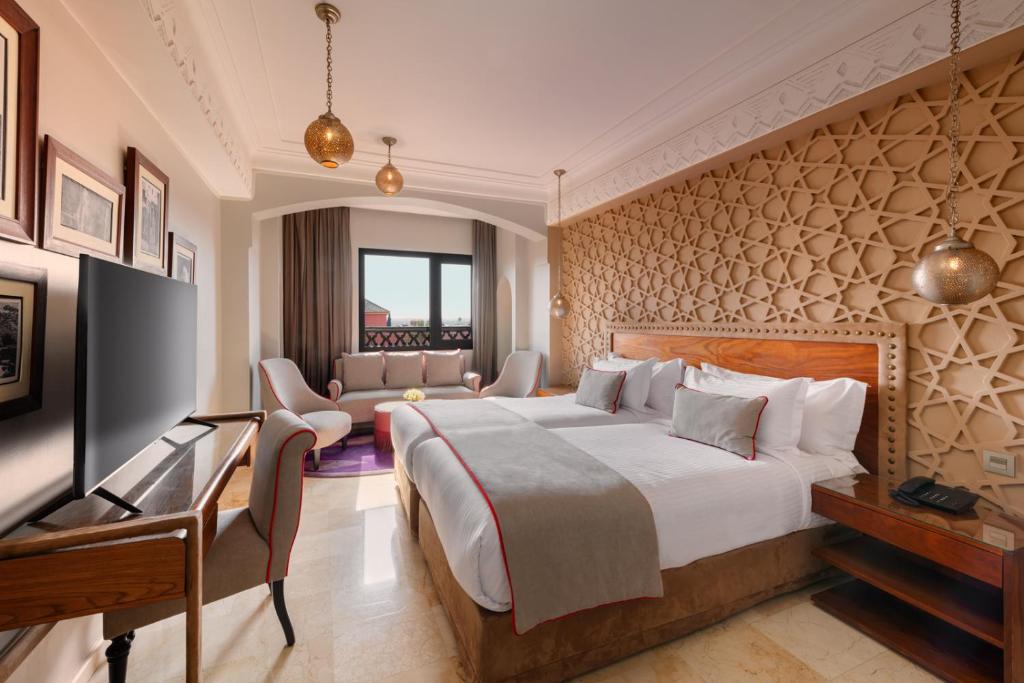 TV a/nebo společenská místnost v ubytování Hivernage Hotel & Spa