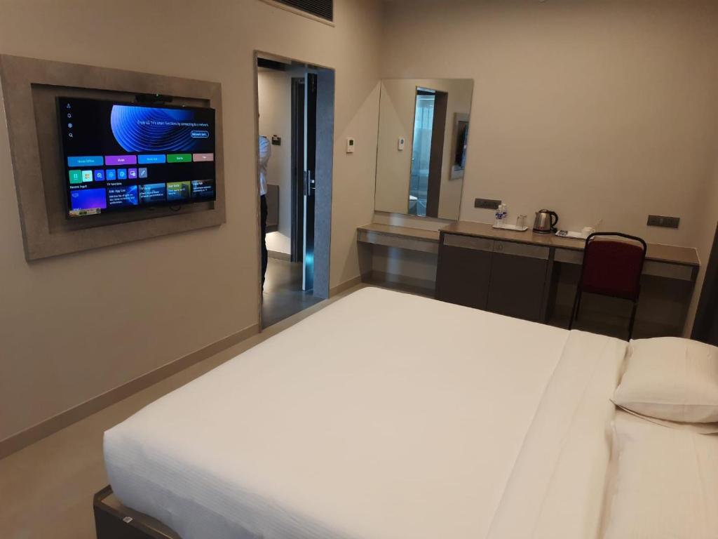 Postel nebo postele na pokoji v ubytování RATHNA RESIDENCY