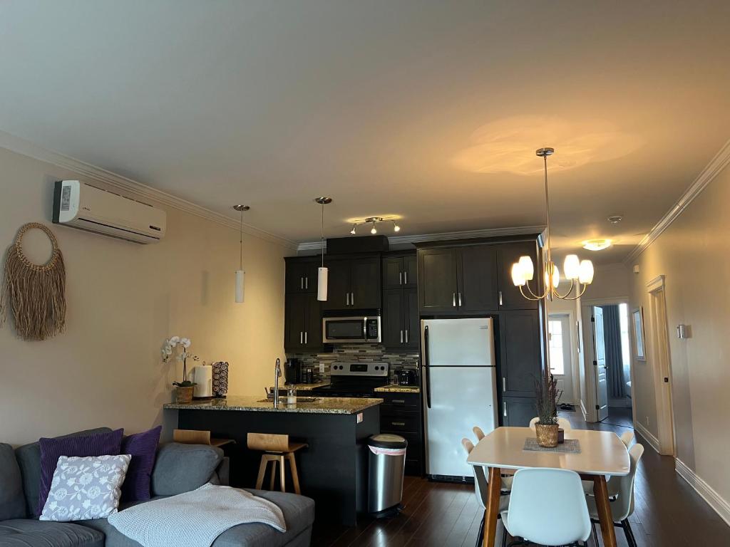 Kuchyň nebo kuchyňský kout v ubytování Condo Le Champlain-102