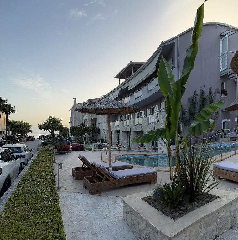 Piscina di Siviris Golden Beach o nelle vicinanze