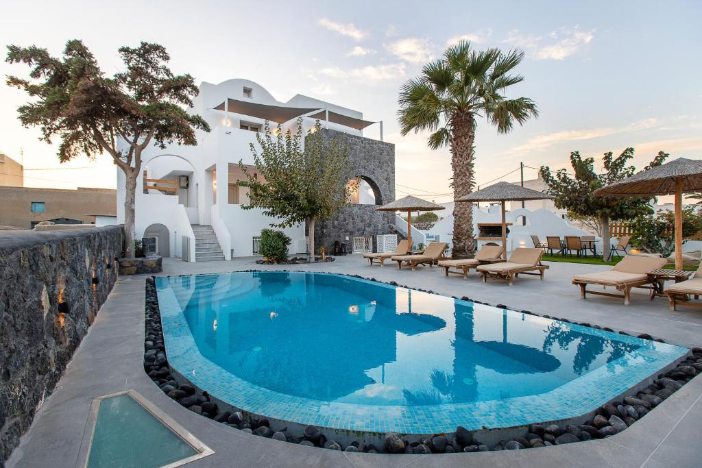 Bazén v ubytování Santorini Garden Homes nebo v jeho okolí