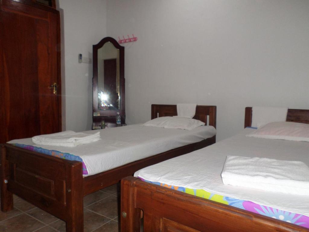 Postel nebo postele na pokoji v ubytování Mayura Rest Inn