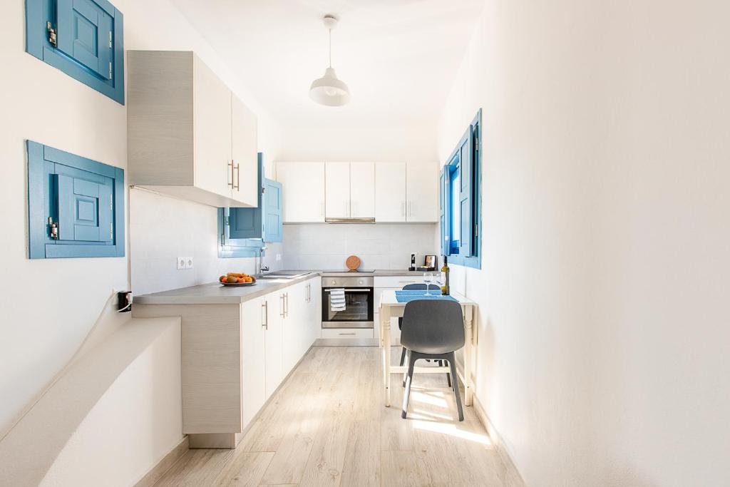 Kuchyň nebo kuchyňský kout v ubytování Santorini Garden Homes