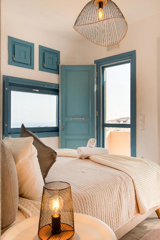 Postel nebo postele na pokoji v ubytování Santorini Garden Homes