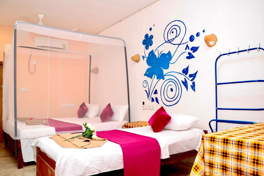 Postel nebo postele na pokoji v ubytování Aira Bay Resort Arugambay