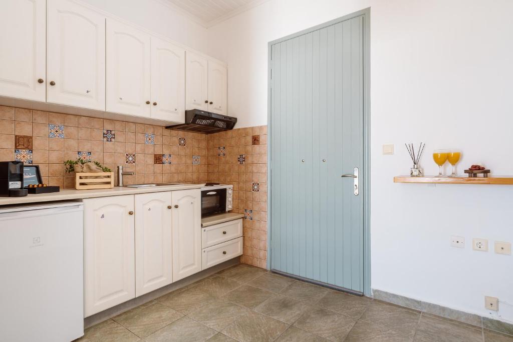 Kuchyň nebo kuchyňský kout v ubytování Kanakis Apartments