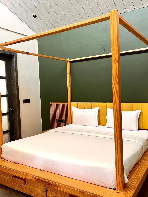 Postel nebo postele na pokoji v ubytování Rawai Luxury Tents Pushkar