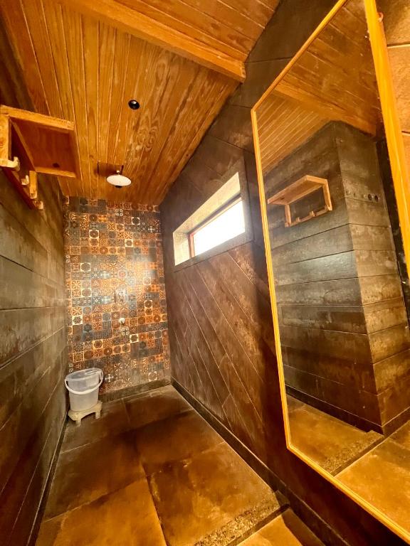 Koupelna v ubytování Rawai Luxury Tents Pushkar