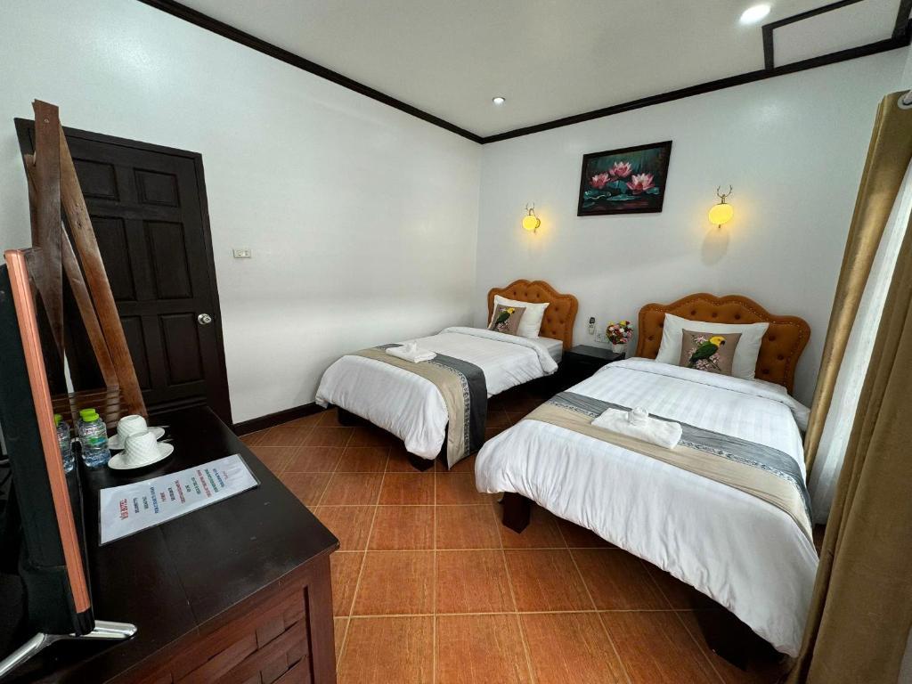 Win Hotel - Twin Room