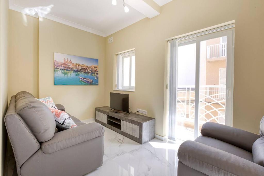 TV a/nebo společenská místnost v ubytování Seaview,beautiful 3br Apt 2