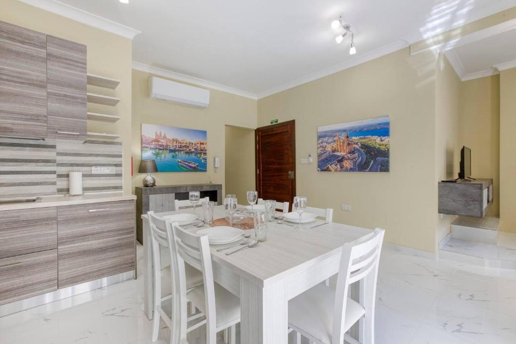 Fotografie z fotogalerie ubytování Seaview, Beautiful 3br Apt 1 v destinaci Marsaskala