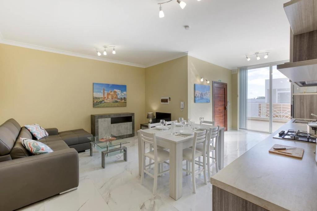 Posezení v ubytování Penthouse, Seaview, Beautiful 2br Apt 4