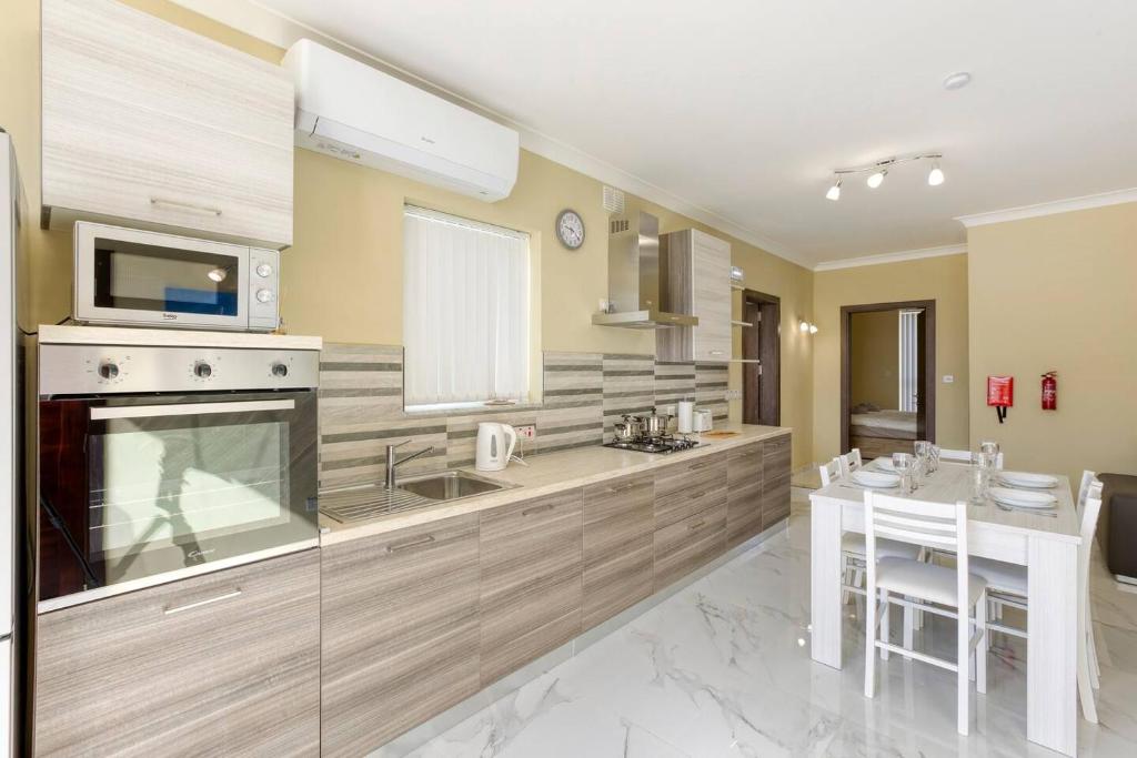 Kuchyň nebo kuchyňský kout v ubytování Penthouse, Seaview, Beautiful 2br Apt 4