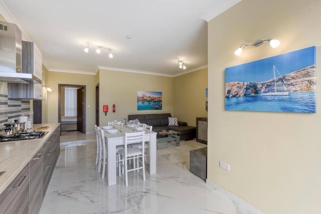 Kuchyň nebo kuchyňský kout v ubytování Penthouse, Seaview, Beautiful 2br Apt 4