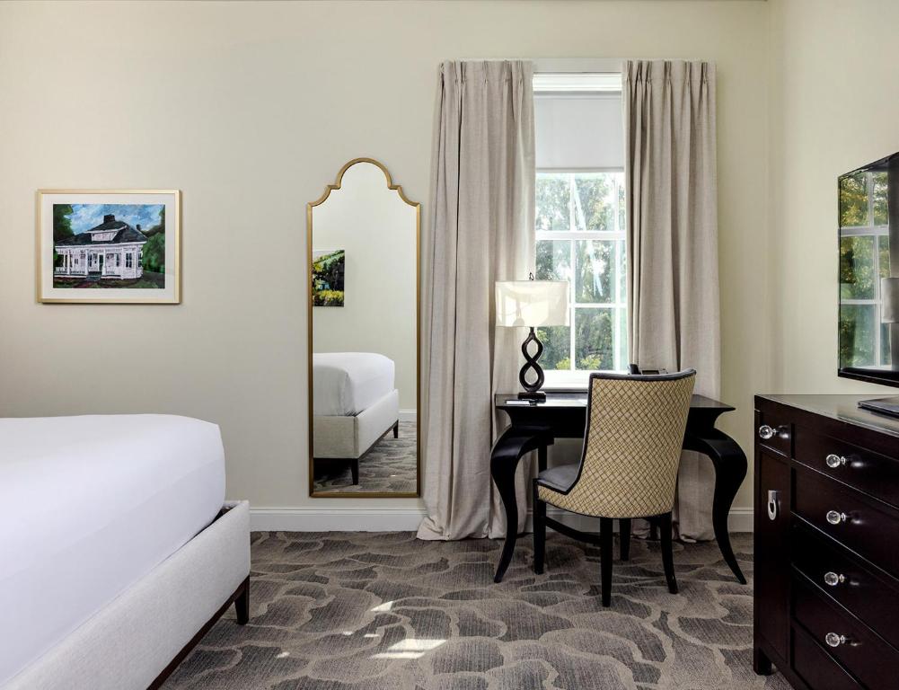 The Mayton - Deluxe King Room