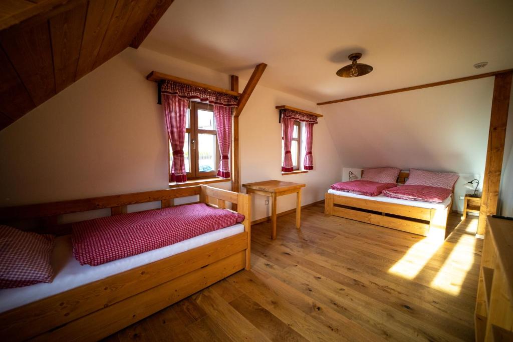 Postel nebo postele na pokoji v ubytování Chalupa Loveč