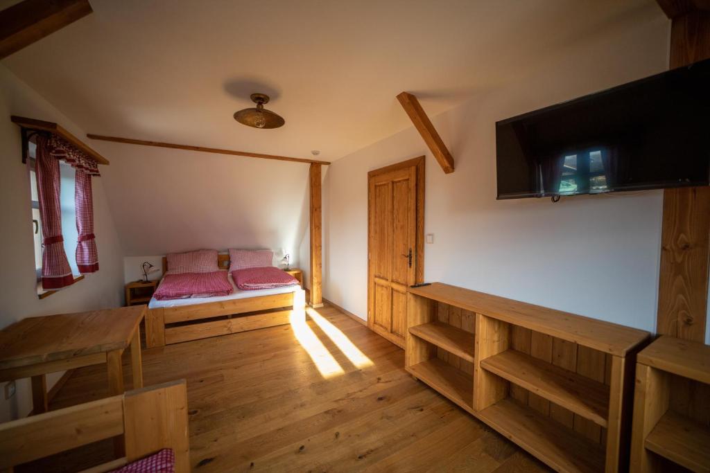 Postel nebo postele na pokoji v ubytování Chalupa Loveč