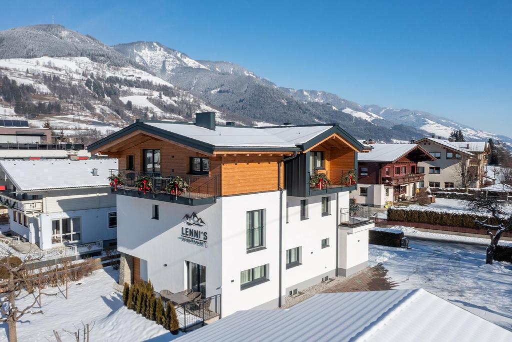 Nespecifikovaný výhled na hory nebo výhled na hory při pohledu z aparthotelu
