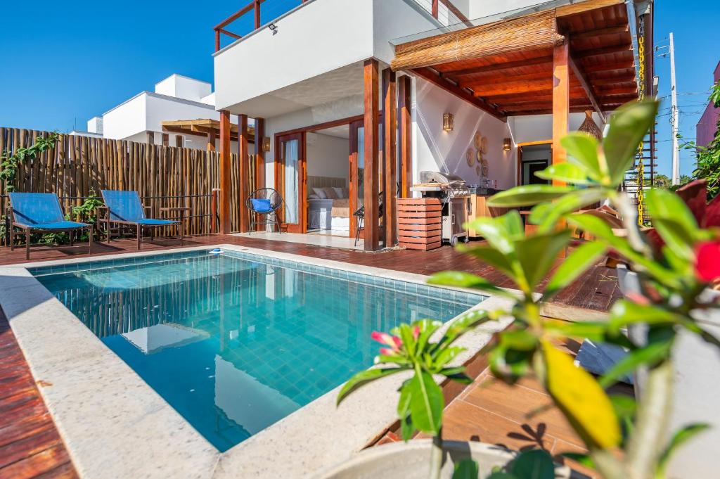 an image of a swimming pool in a house at Bahia Soul - Casa Cali - Barra Grande - Península de Maraú in Barra Grande