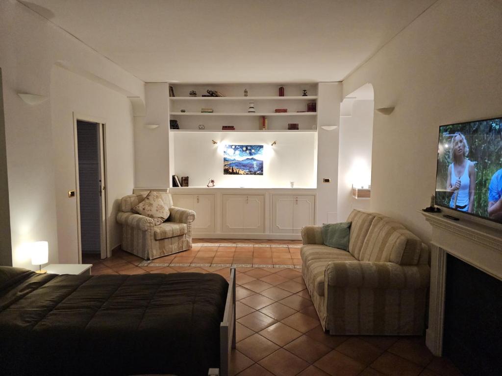 Et tv og/eller underholdning på Nannare' luxe home