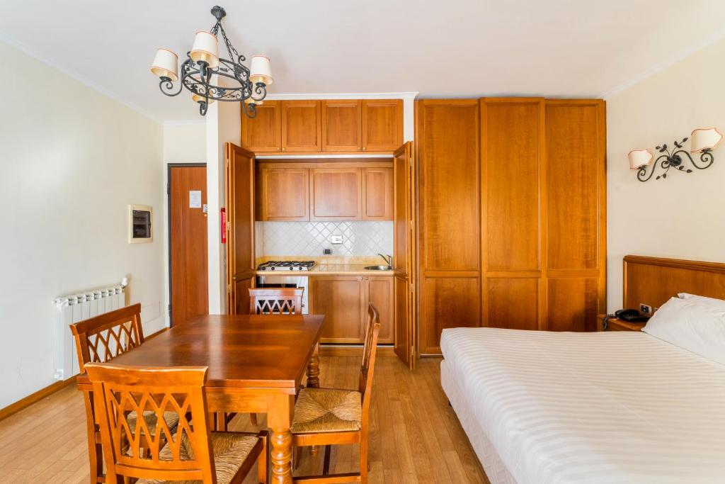 Posteľ alebo postele v izbe v ubytovaní Altea Suites