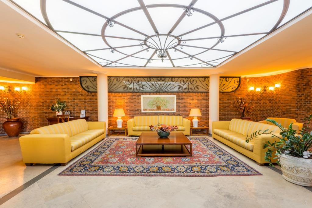 Posedenie v ubytovaní Altea Suites
