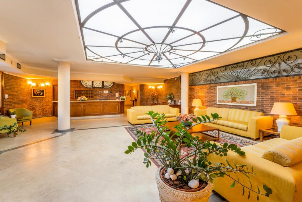 Posedenie v ubytovaní Altea Suites