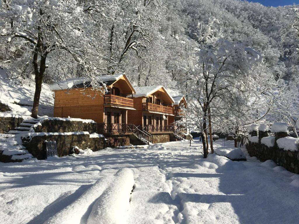 Cottages in mountains v zimě