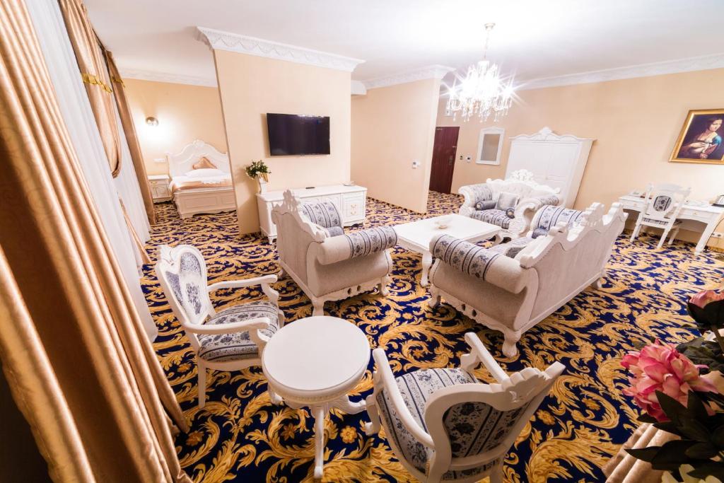 TV a/nebo společenská místnost v ubytování Aphrodite Palace