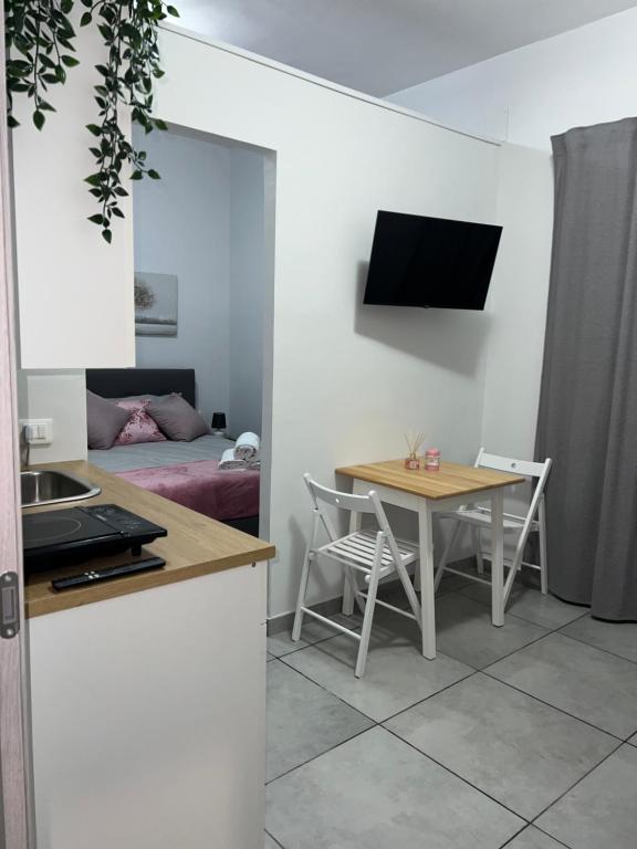 TV a/nebo společenská místnost v ubytování Pozzuoli Seaview