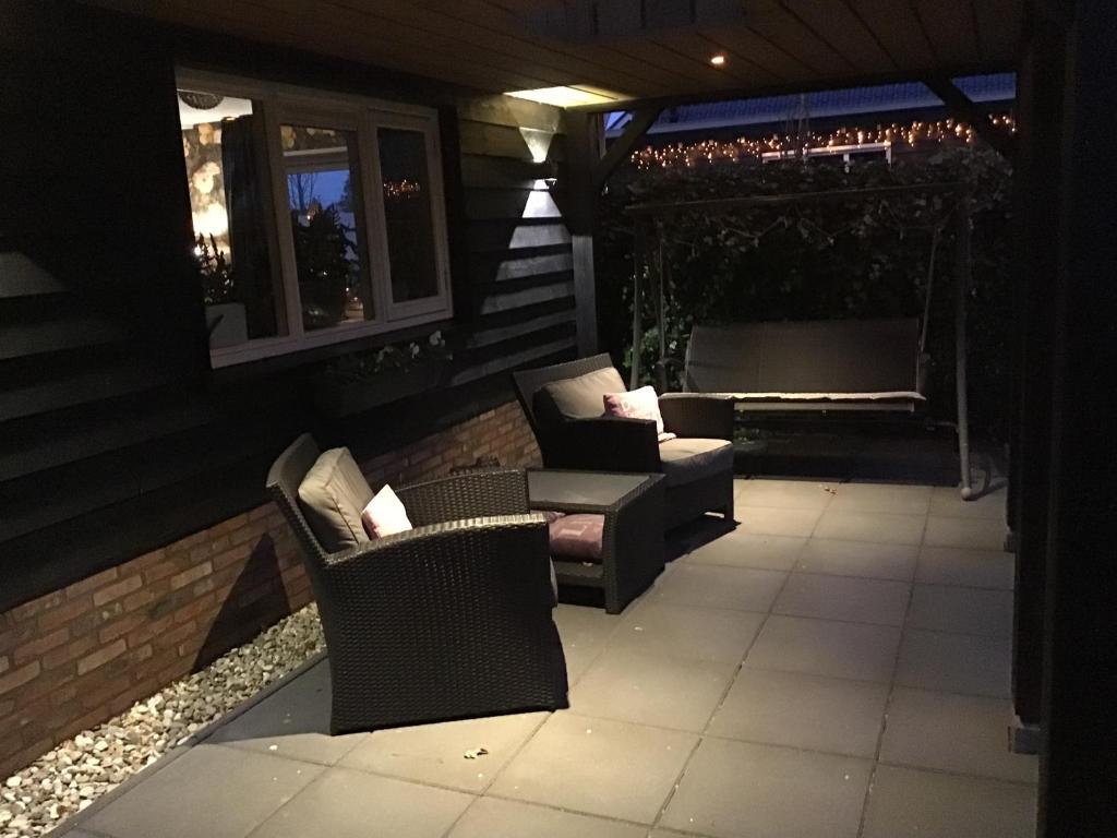 Posezení v ubytování Vakantiehuisje B&B de Kleine Voskuil