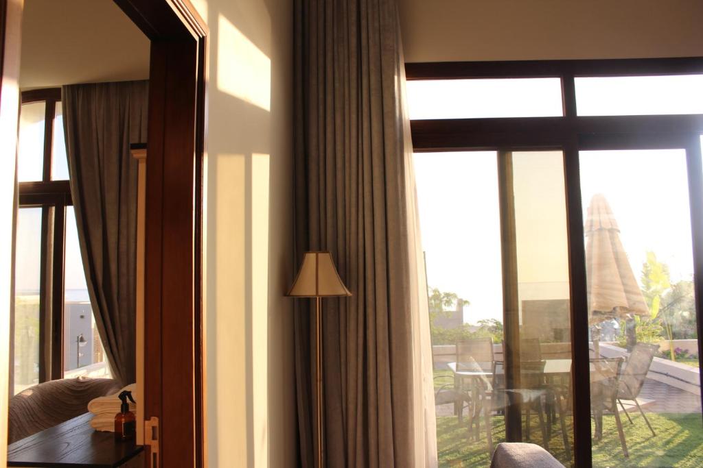 Balkón nebo terasa v ubytování As Sifah Beach Front Villa
