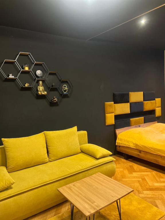 Posezení v ubytování Wenceslas square apartment 150 m2