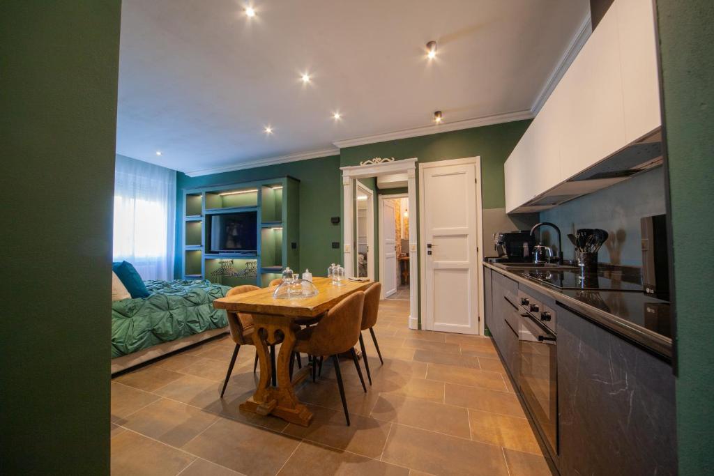 a kitchen with a wooden table in a room at MENTORE MAISON PRESTiGE in Noceto