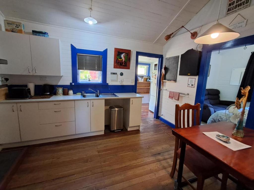 Cottage and geothermal pool by lake Taupo - Resim 4