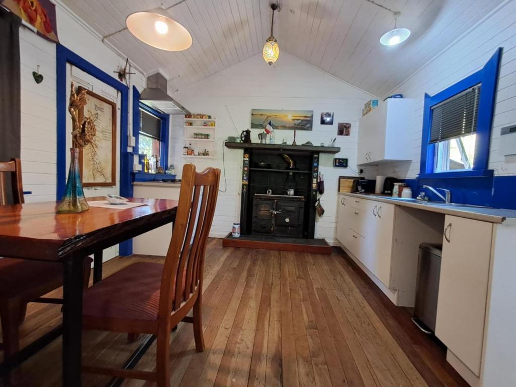 Cottage and geothermal pool by lake Taupo - Resim 6