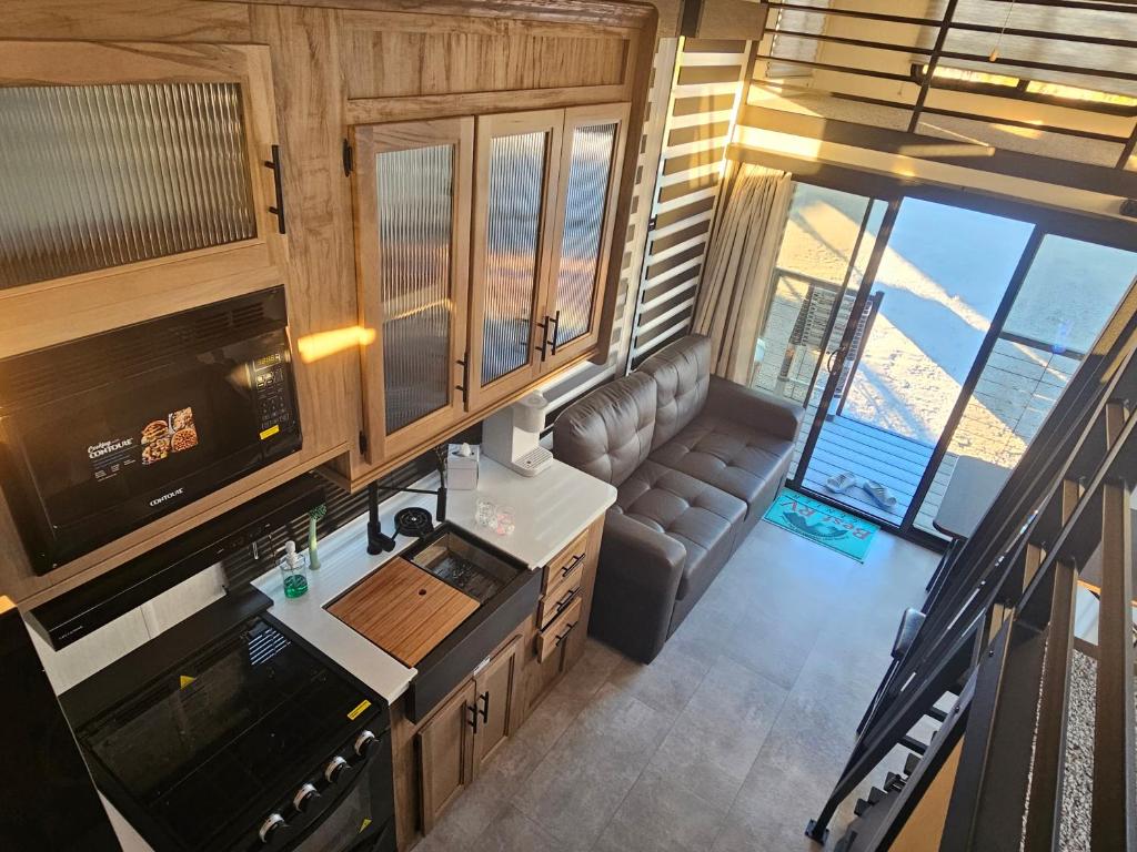 TV a/nebo společenská místnost v ubytování Sun Tinyhouse C