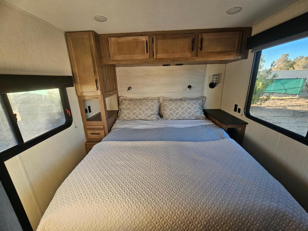 Postel nebo postele na pokoji v ubytování Sun Tinyhouse C