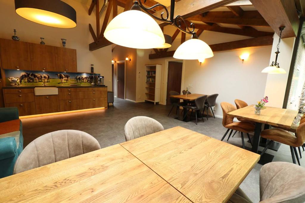 Kuchyň nebo kuchyňský kout v ubytování B&B Eemswolde