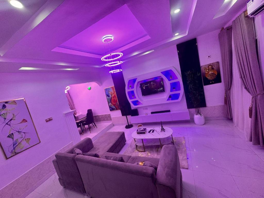Posezení v ubytování PrimeAxis Hub Apartment