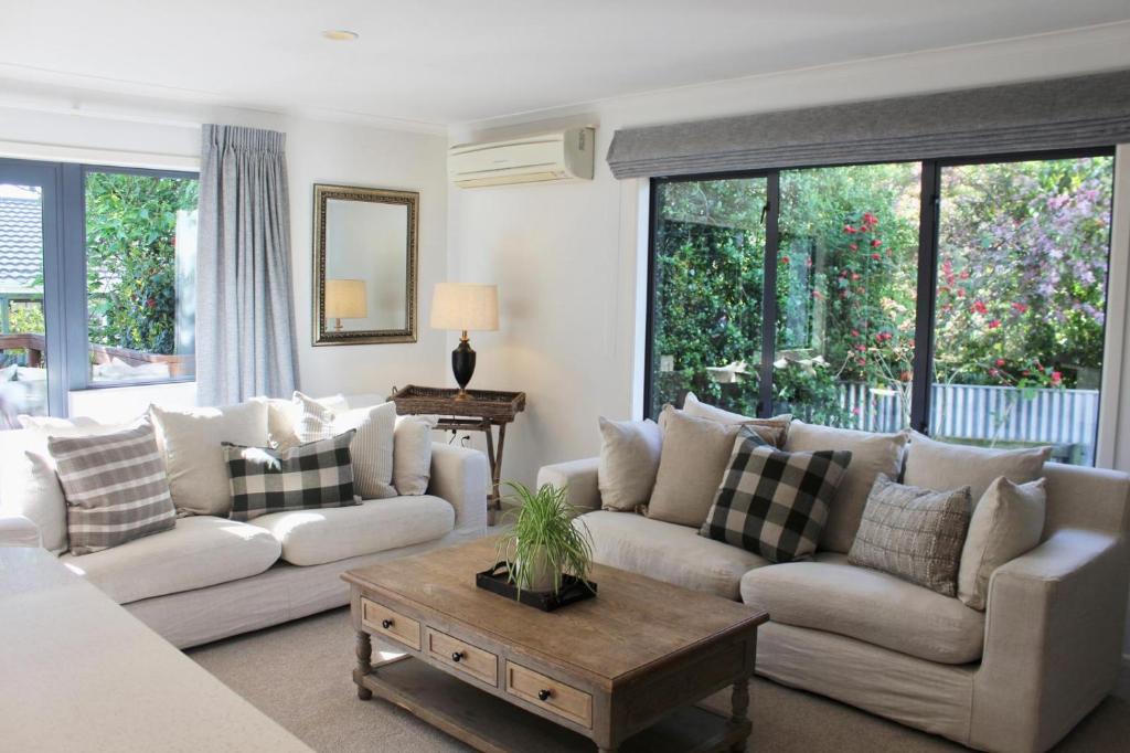 5-min walk to Village - Havelock North Holiday Home with Spa Pool - Resim 21