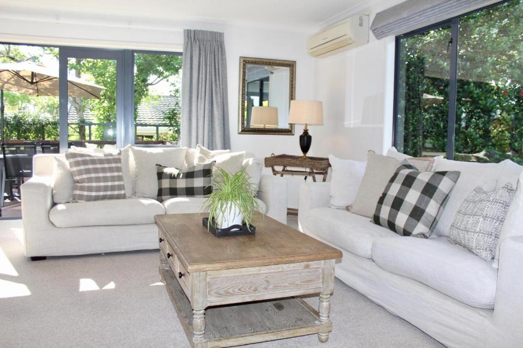 5-min walk to Village - Havelock North Holiday Home with Spa Pool - Resim 24