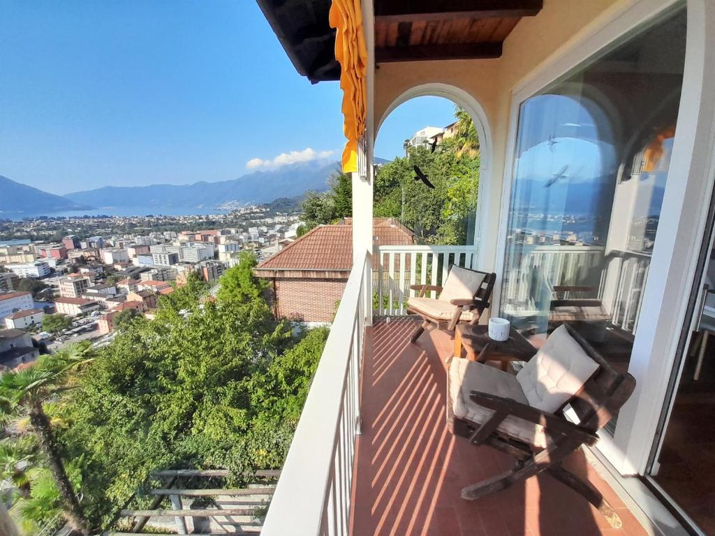 Villa Dora Attika by Fewotessin
