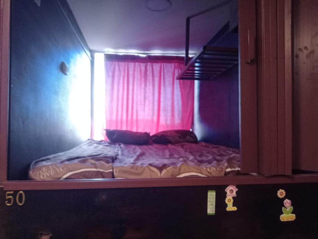 Postel nebo postele na pokoji v ubytování Petra inbox Hostel