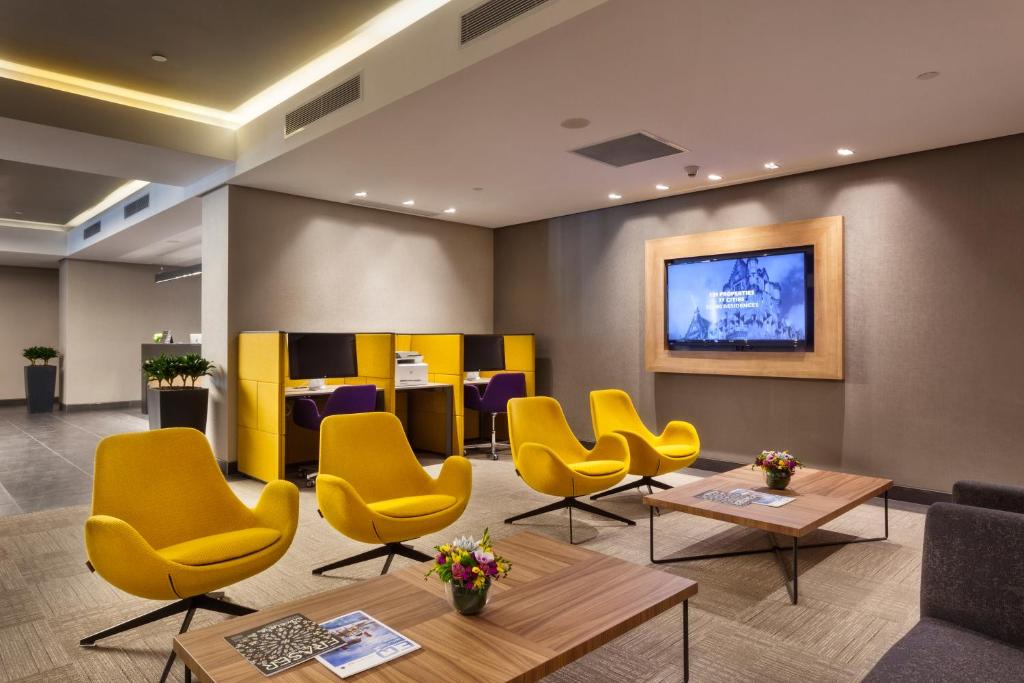 A seating area at Fraser Place Antasya Istanbul