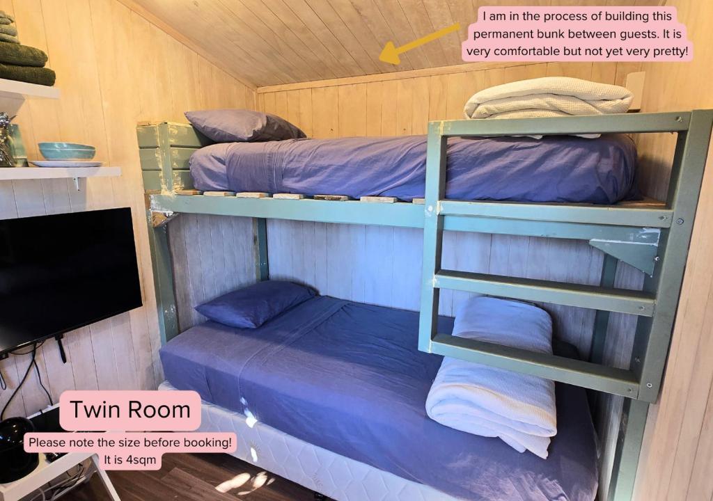 Palanda nebo palandy na pokoji v ubytování Tairua Garden Hideaway - Homestay with Private Room
